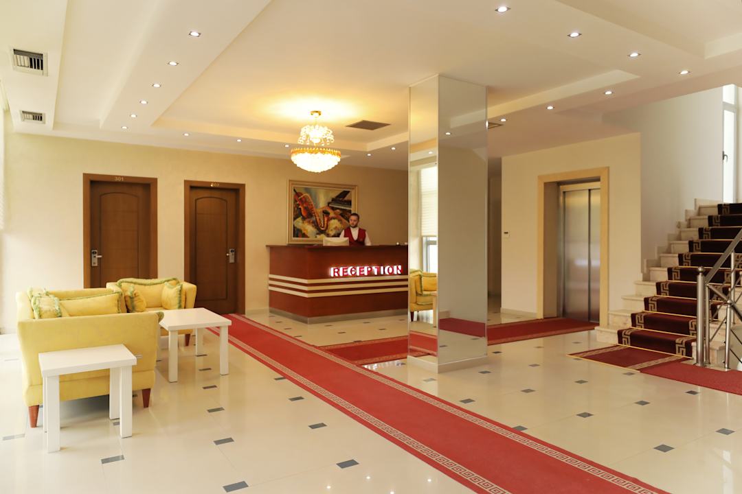 Lobby Hotel Gjuta