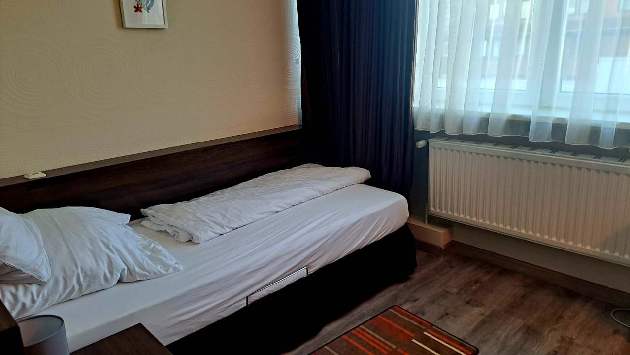 Zimmer Hotel home
