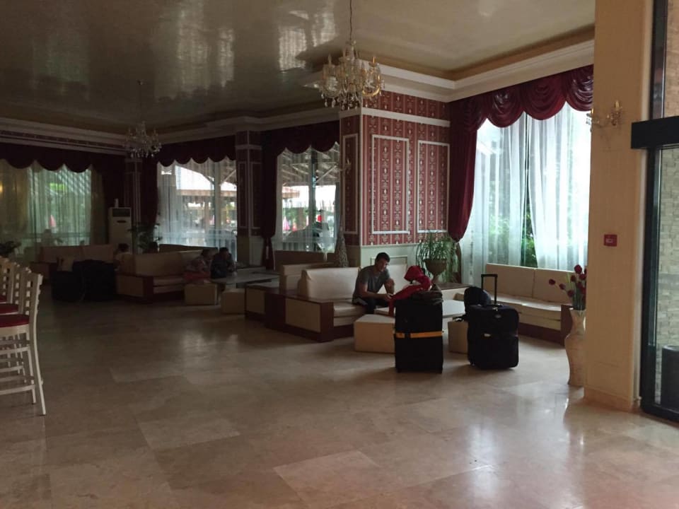 Lobby Hotel Mena Palace