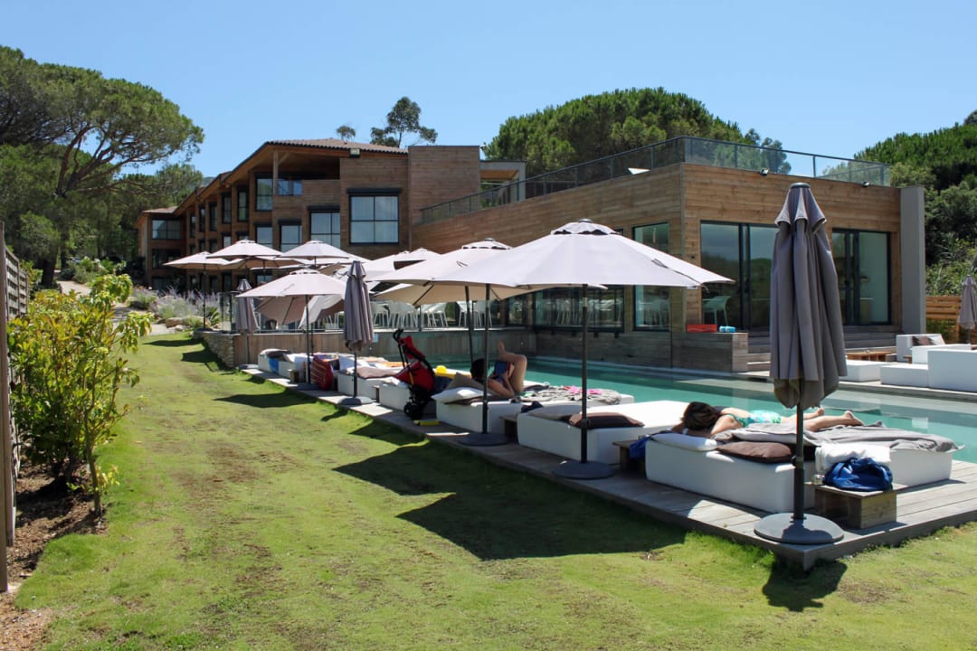 Liegen am Pool Hotel Mariosa