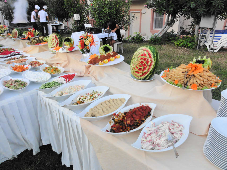 Büffet abends im Garten Ölüdeniz Turquoise Hotel