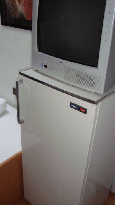 Unsere Minibar - oder doch Fernsehschrank? Hotel Berliner Hof