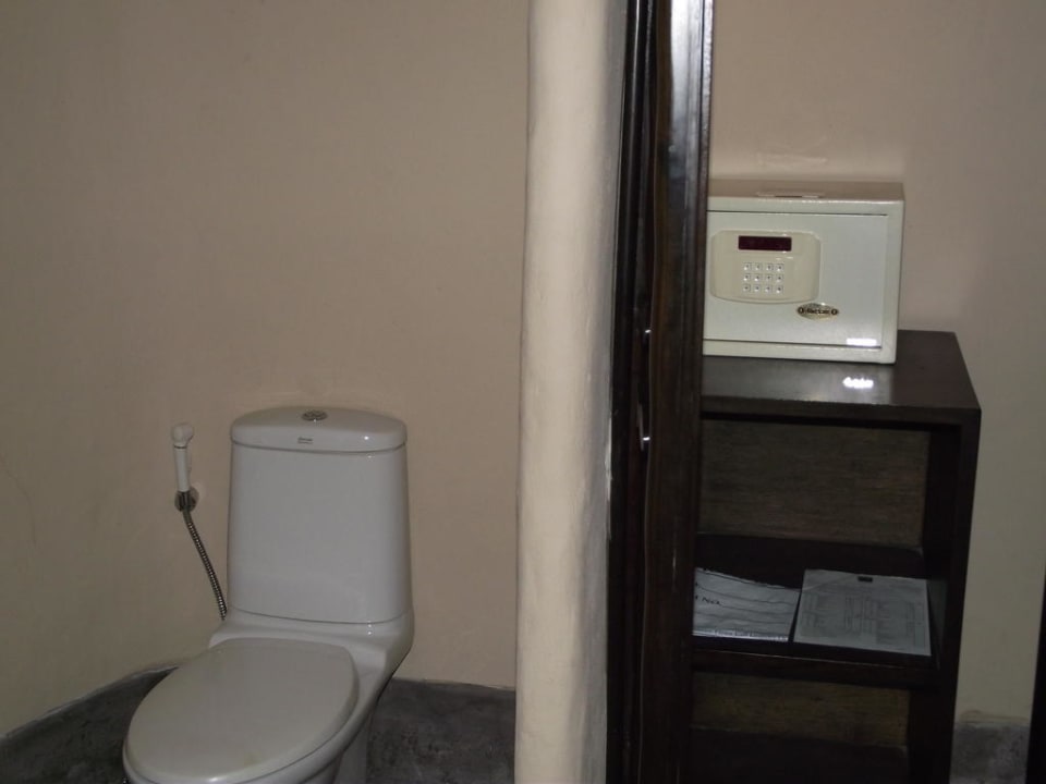 Nette Kombination - Klo und "Kleiderschrank" Punnpreeda Beach Resort