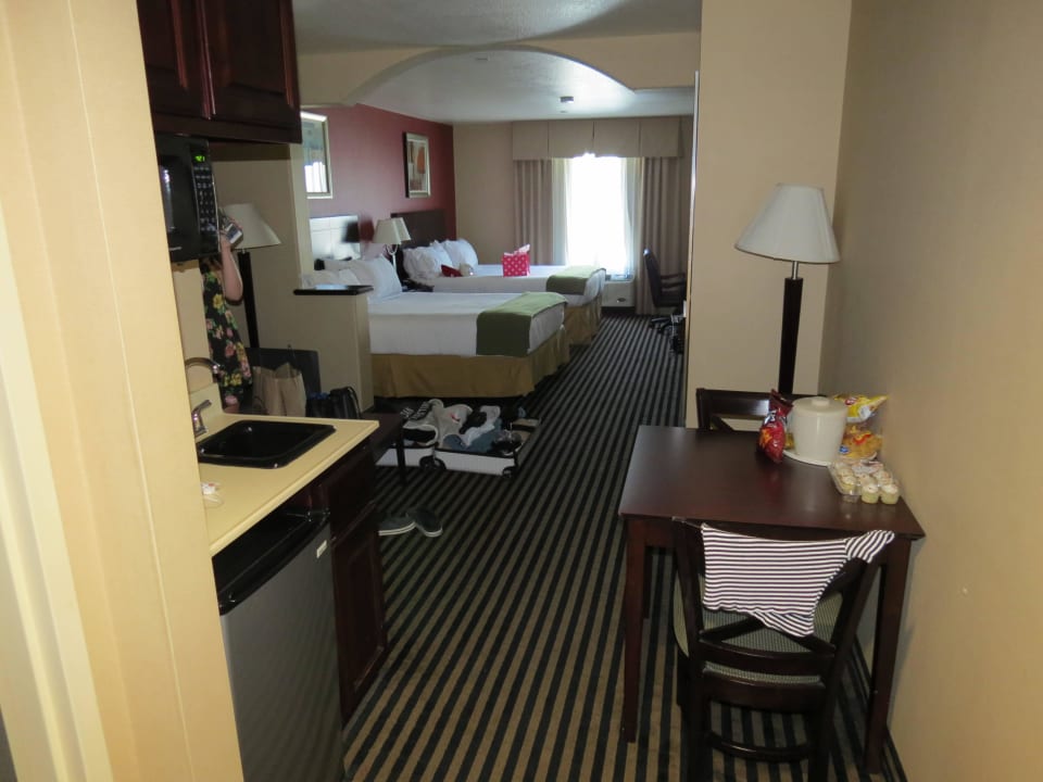 Zimmer von der Tür aus Holiday Inn Express Hotel & Suites - Hollywood Walk of Fame