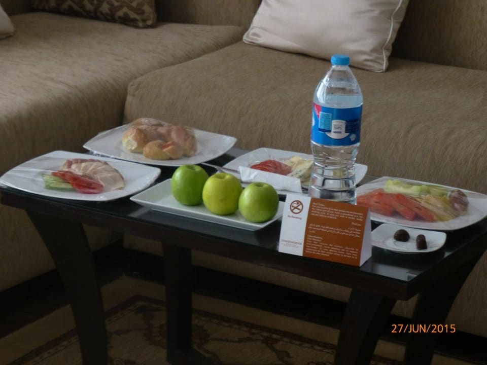 Kleiner Imbiss weil 5 Uhr Check-in? Kein Problem Steigenberger Makadi Hotel - Adults only