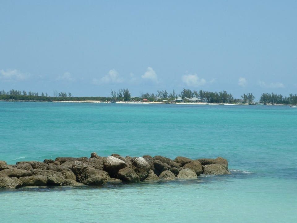 Blick auf die Hotelinsel Sandals Royal Bahamian