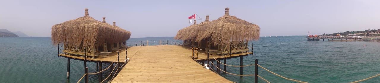 Steg Crystal Flora Beach Resort