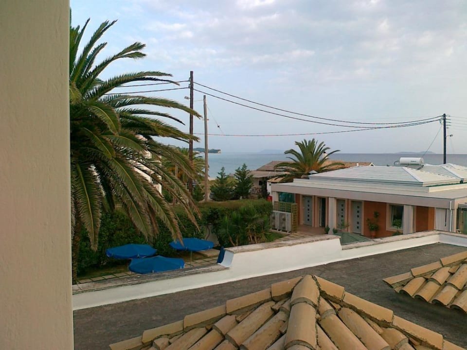 Blick auf Garten Acharavi Beach Hotel