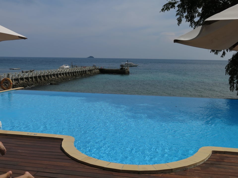 Infinity Pool Tunamaya Resort