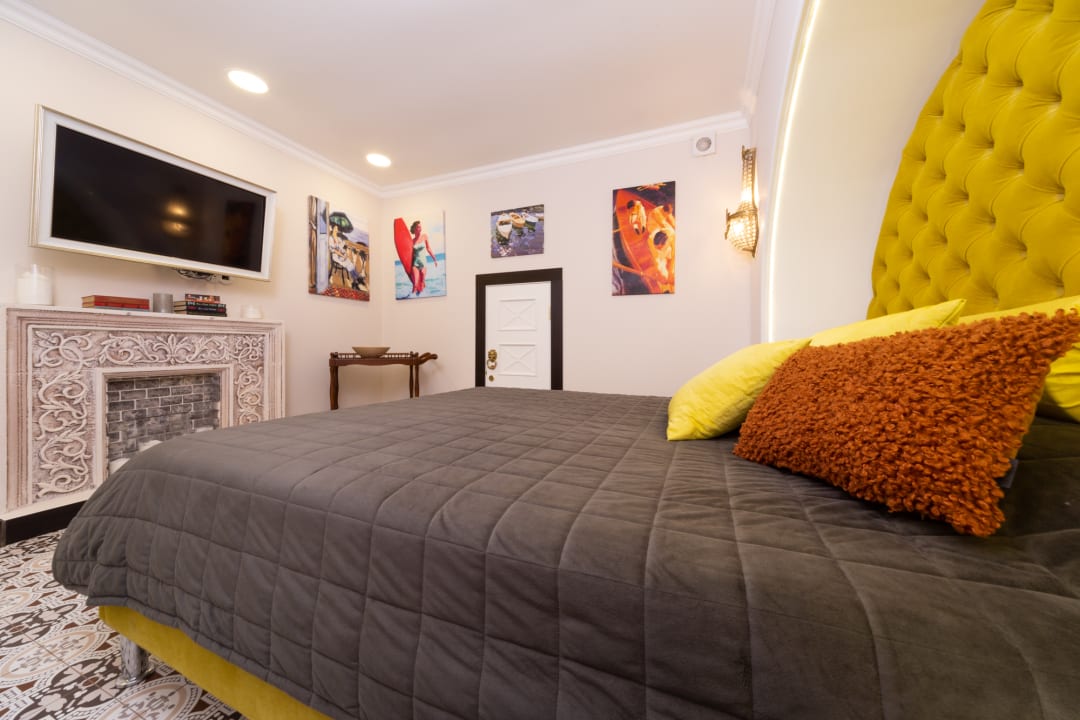 Zimmer Boutique apartments Mason in historical Odessa