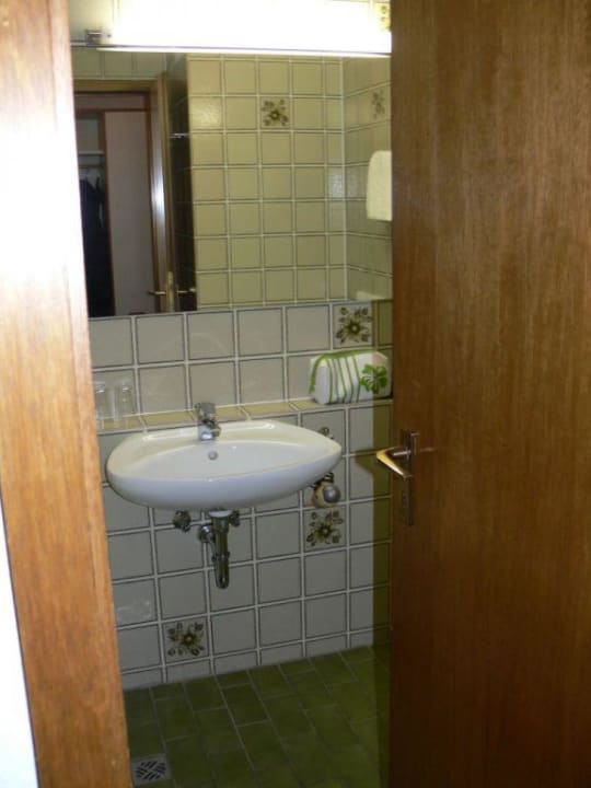Badezimmer im Hotelzimmer Amber Hotel Bavaria
