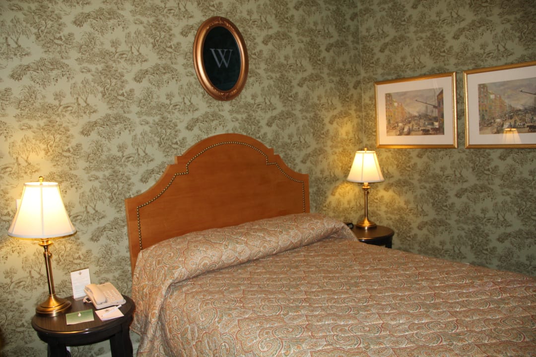 Room #211 Hotel Wolcott