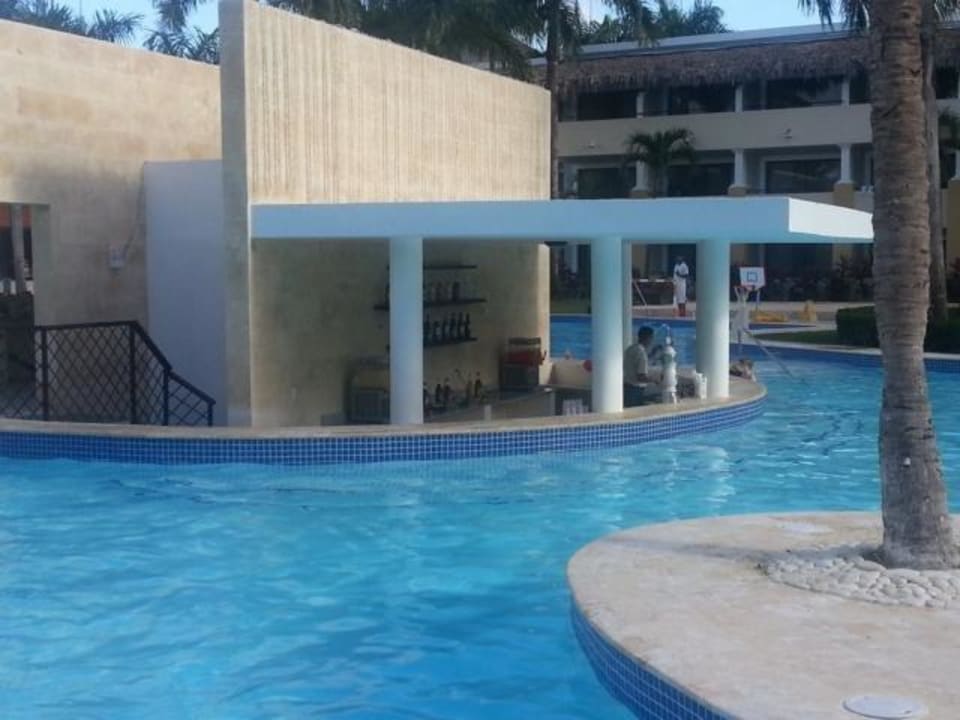 Neue Poolbar Iberostar Waves Costa Dorada