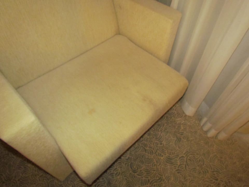 Dreckiges Sofa MC Arancia Resort