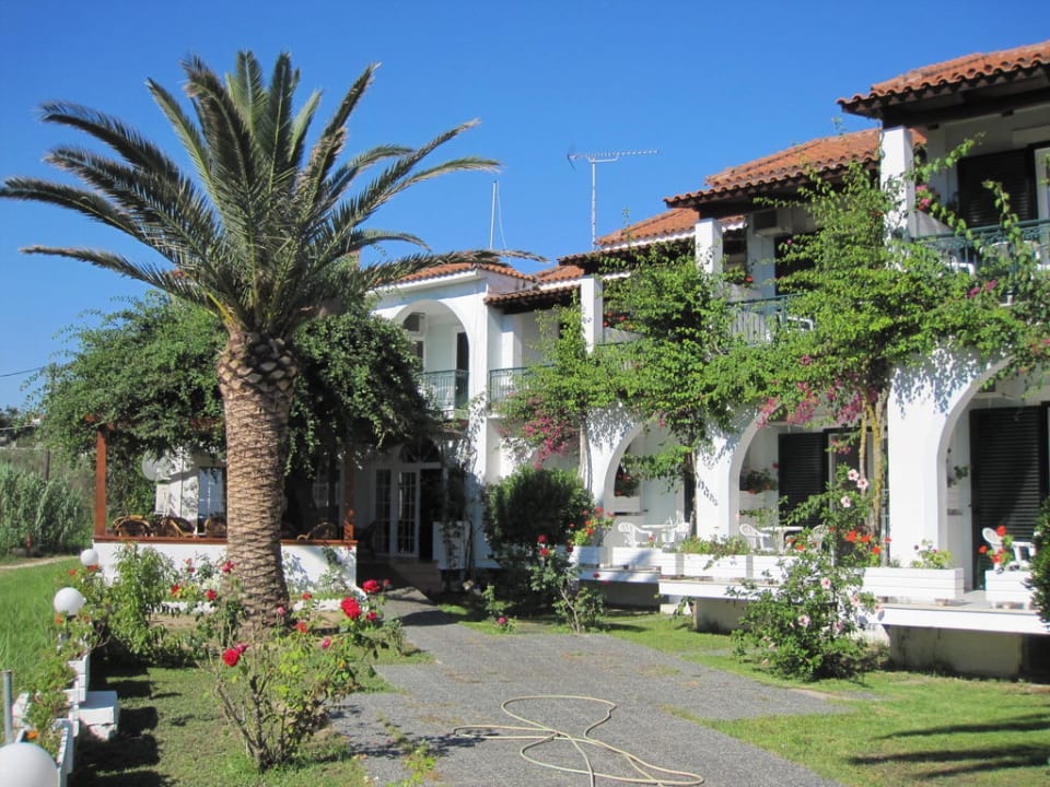 Blick vom Strand auf das Hotel Hotel Paradise