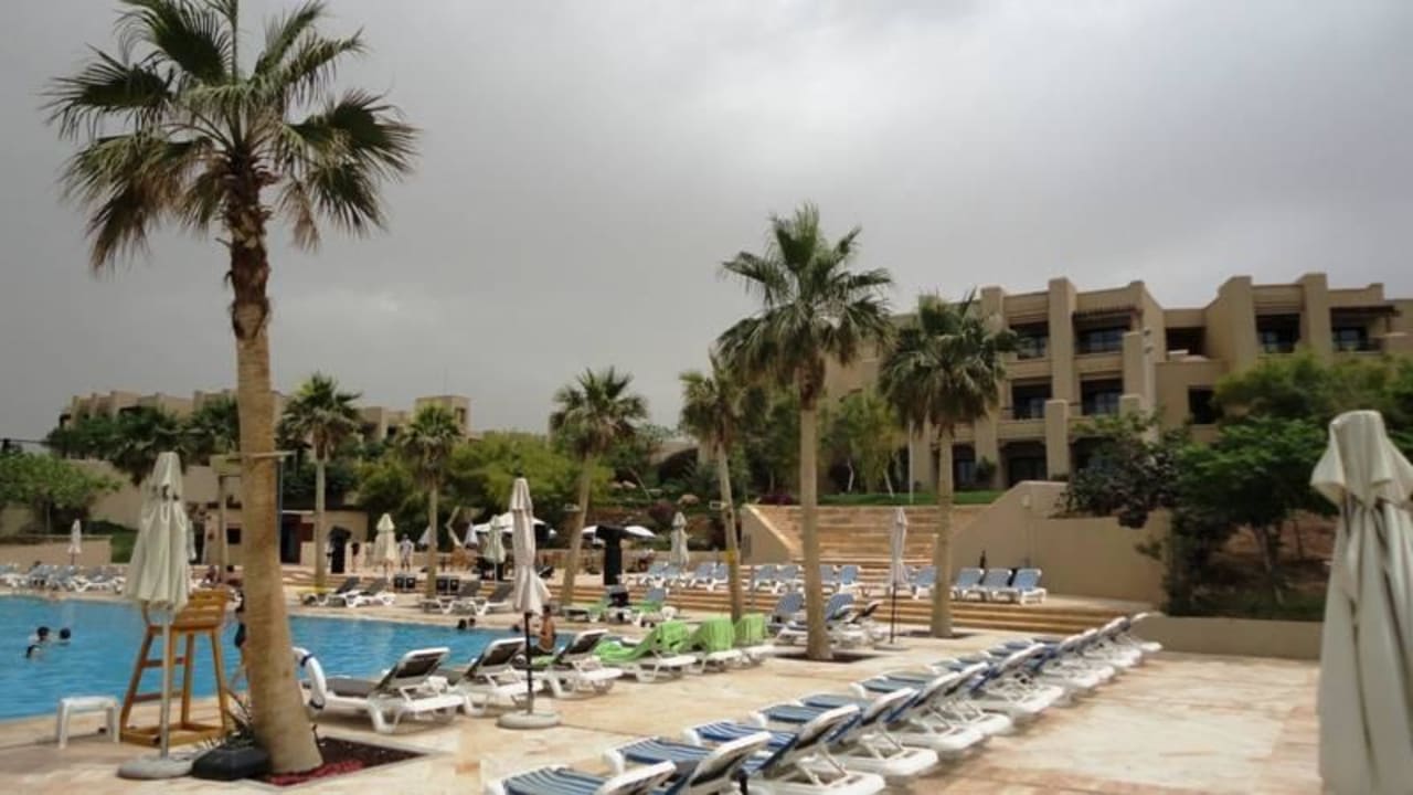 Poolside area Holiday Inn Resort Dead Sea