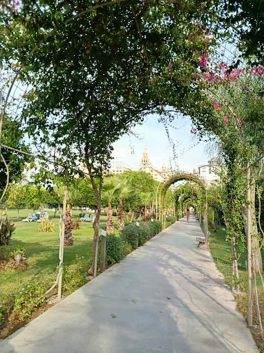 Gartenanlage Melas Lara Hotel