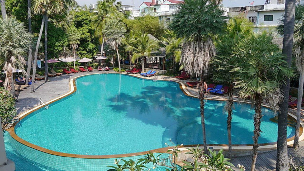 Pool Hotel Bann Pantai Resort