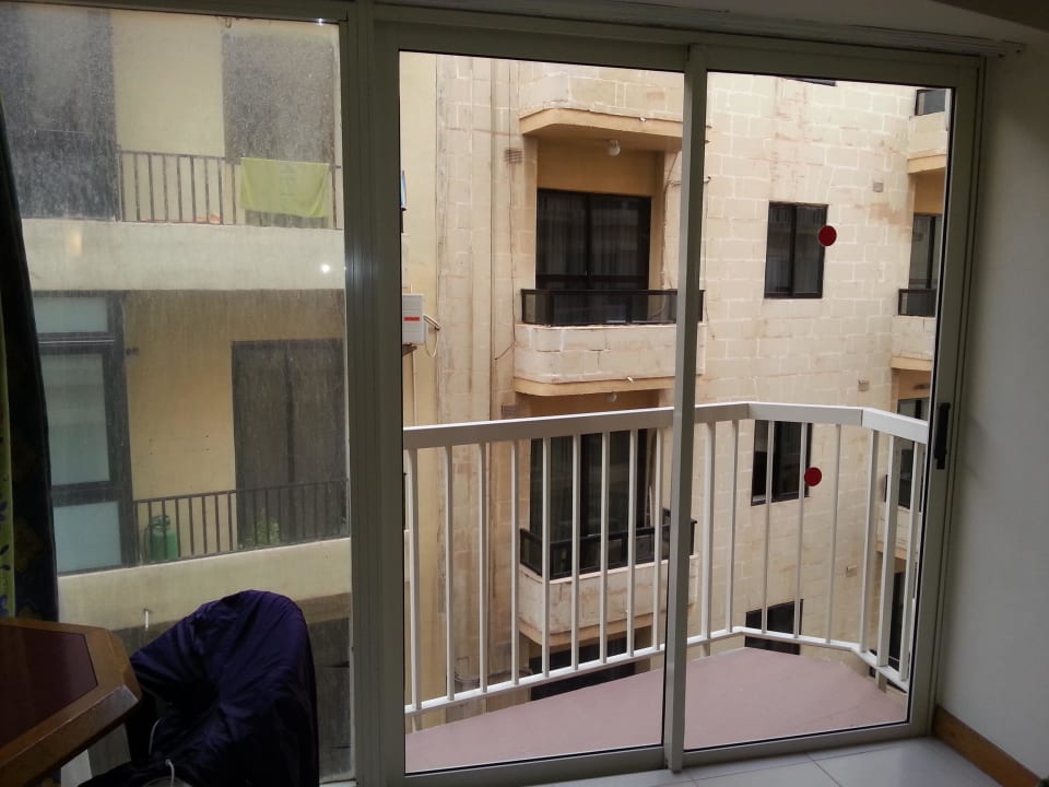 Dreckige Fenstern The Diplomat Hotel