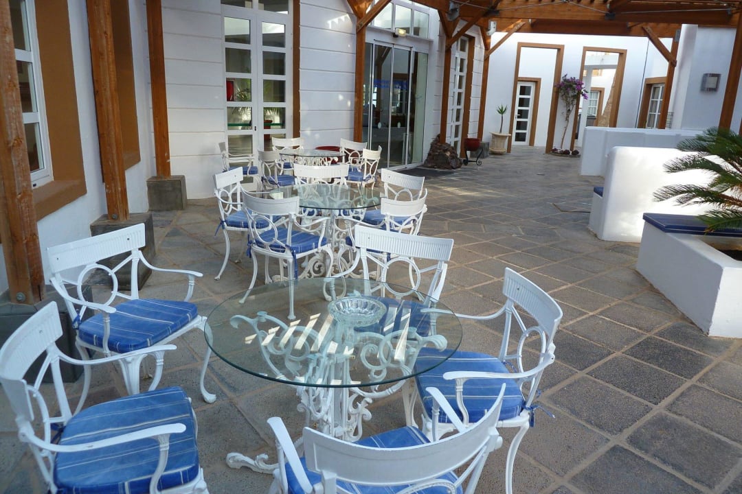 Sitzgruppe bei der Rezeption Apartamentos LIVVO Morromar