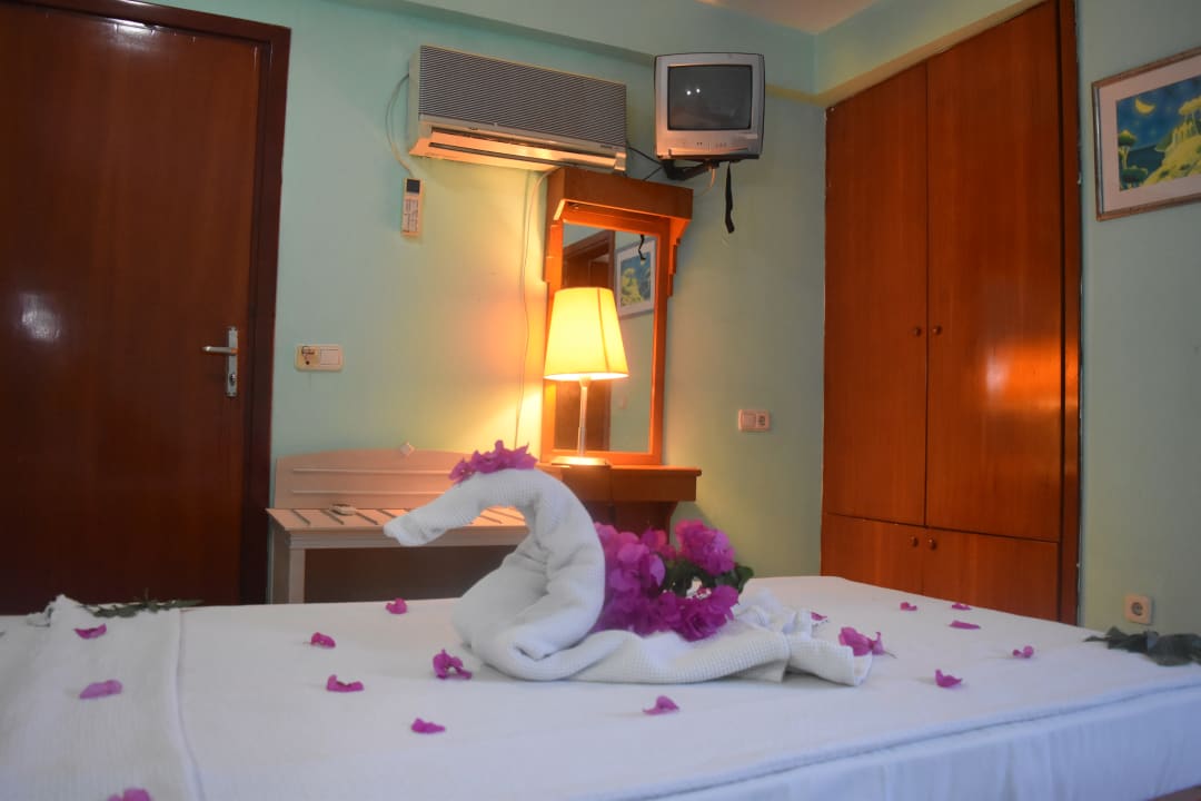 Zimmer Ares City Hotel