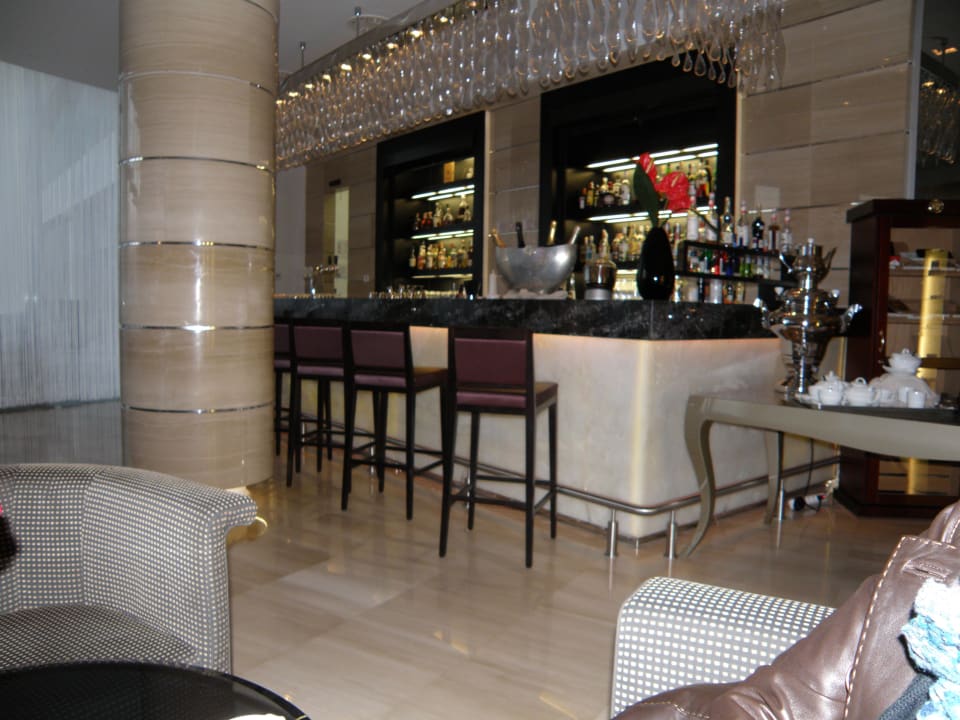Lobby, am Abend das Herz der Anlag mit Livemusik Kempinski Hotel Adriatic Istria Croatia