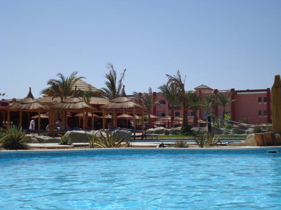 Ausblick vom Pool auf das Restaurant Pickalbatros Aqua Vista Resort - Hurghada