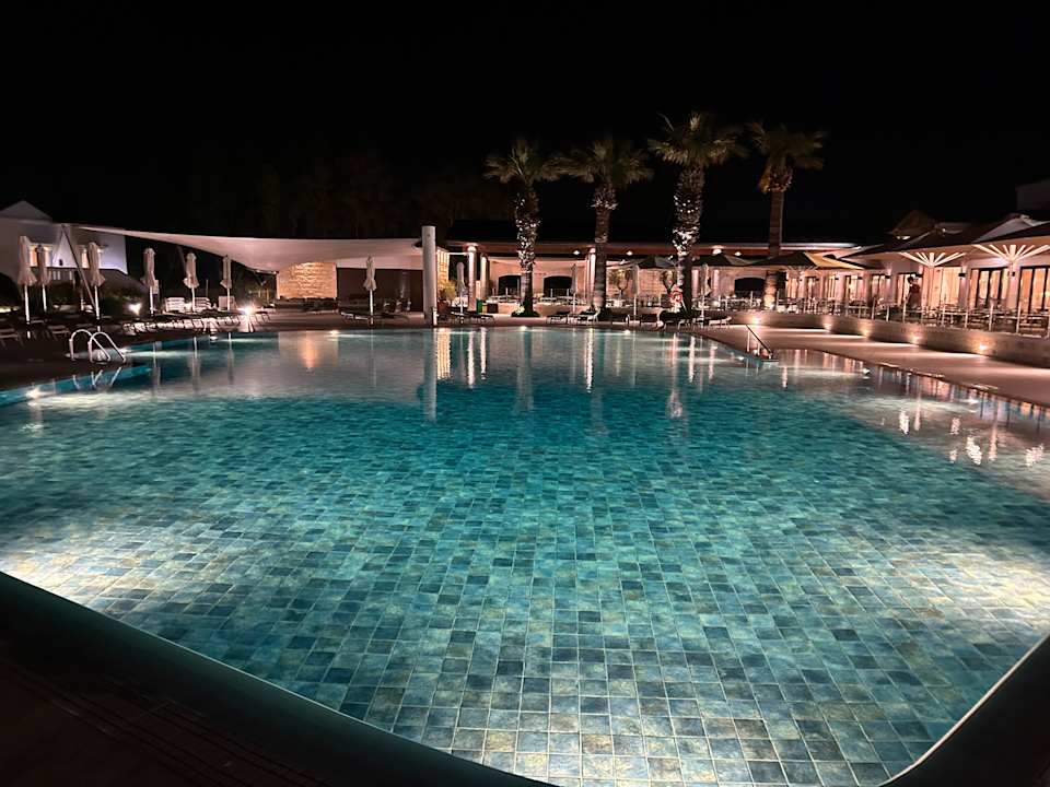 Pool Neptune Luxury Resort