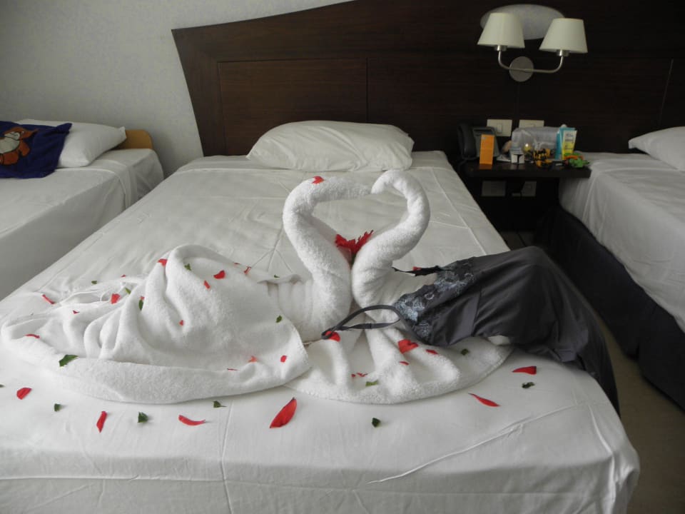 Jeden Tag ein anderes Handtuchmotiv Stella Garden Resort & Spa, Makadi Bay