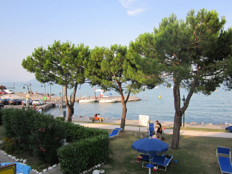 Blick von der Terrasse - Richtung Bootssteg Hotel Ca' Serena