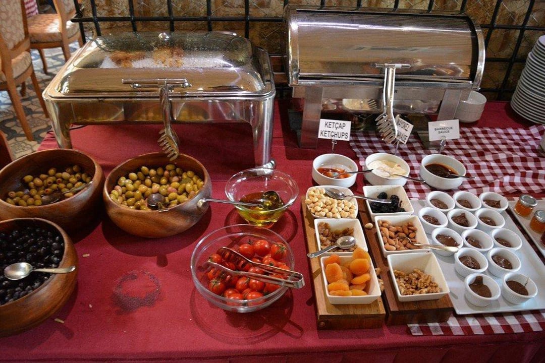 Frühstücks-Buffet Puding Marina Residence