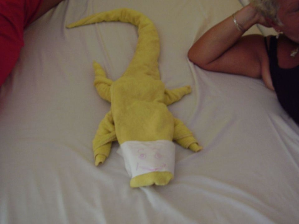 Mühevoll gefaltetes Handtuchkrokodil Giftun Azur Resort