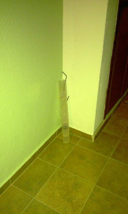 Bicchieri plastica solamente risciacquati  Dodeca Sea Resort