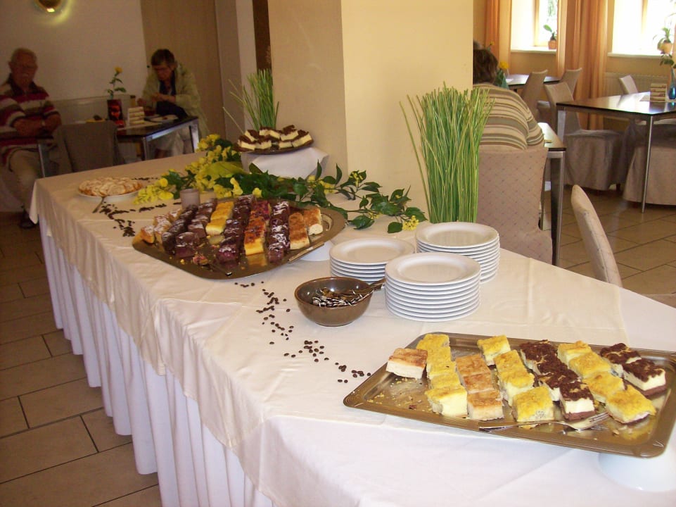 Kuchenbuffet im Restaurantbereich 2 Erzgebirgshotel Freiberger Höhe