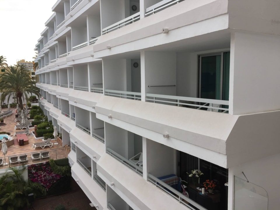 Innenhof alltoura Club Hotel Akeah Broncemar