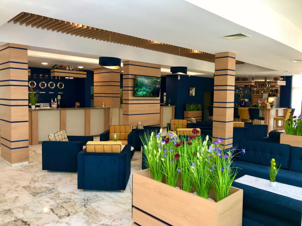 Lobby Hotel Holiday Park