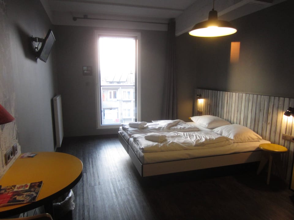 Blick ins Zimmer MEININGER Hotel Bruxelles City Center