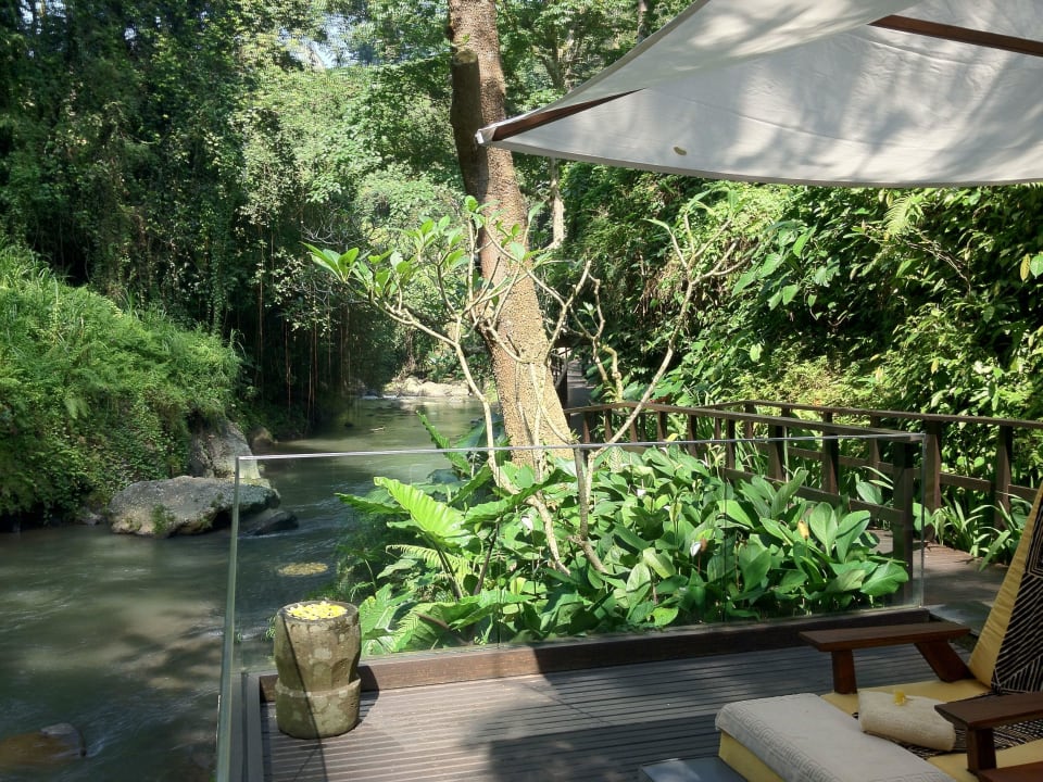 Schattenplatz am Fluss Maya Ubud Resort & Spa Bali