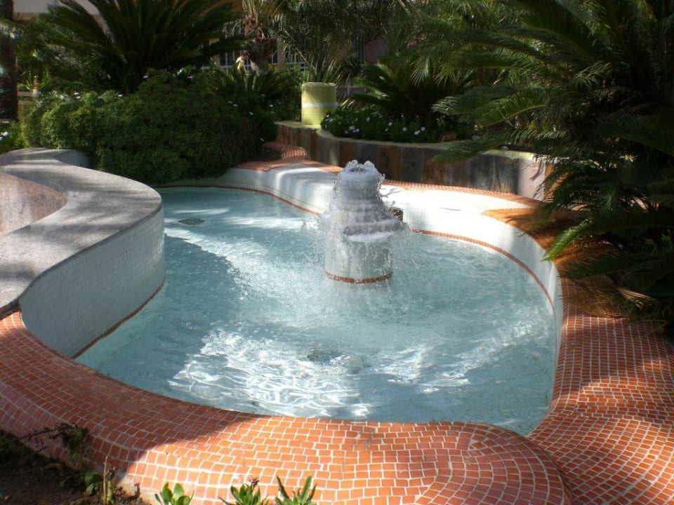 Brunnen vorm Hotel Abora Buenaventura by Lopesan Hotels