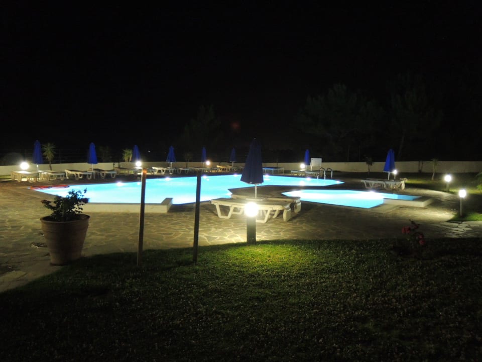 Pool am Abend Hotel Helena Christina