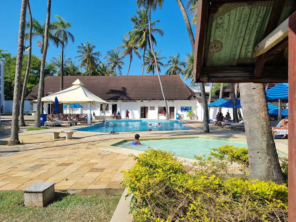 Pool Hotel Kenya Bay Beach