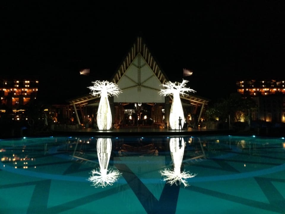 Pool bei Nacht Lopesan Baobab Resort