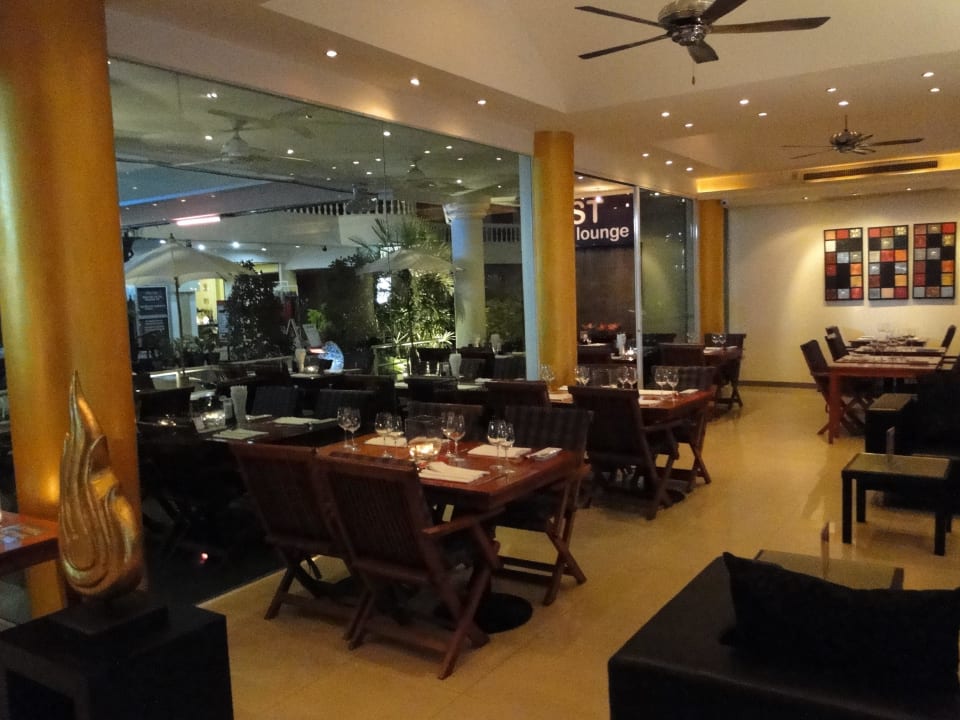 East tapas lounge 2 East Suites