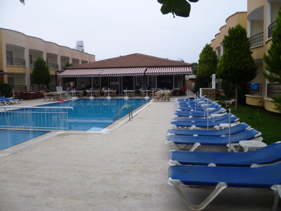 - Sayanora Hotel