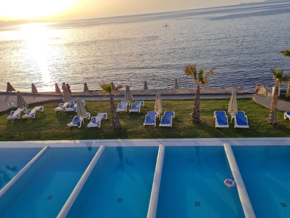 Pool Arina Beach Resort