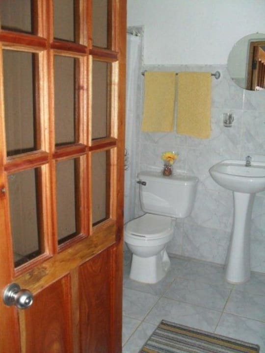 Baño Hostal Buen Viaje