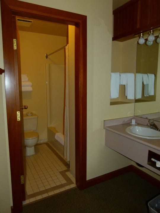 Bad Hotel Painter's Lodge