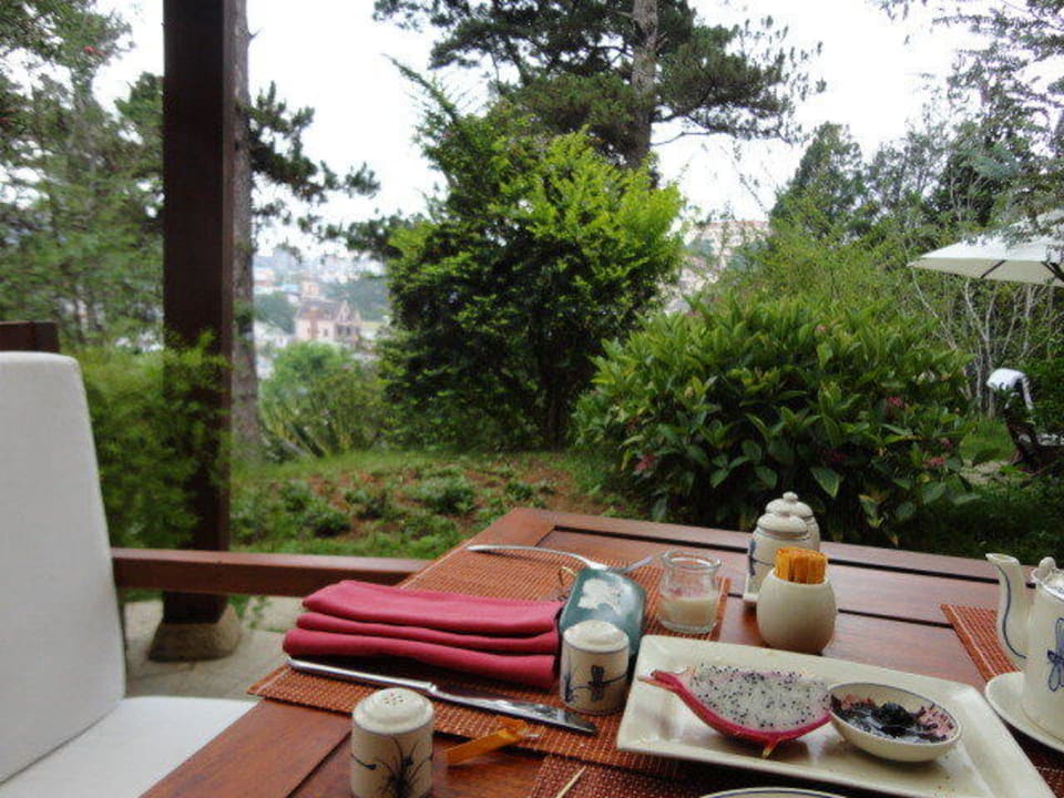 Frühstück im Freien Hotel Ana Mandara Villas Dalat
