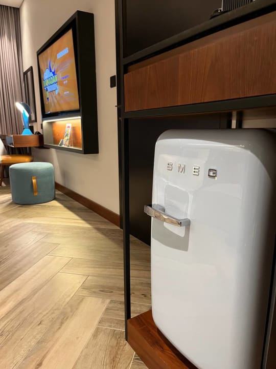 Zimmer The WB Abu Dhabi, Curio Collection By Hilton