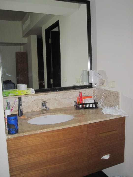 Waschbecken im Zimmer DoubleTree by Hilton Phuket Banthai Resort
